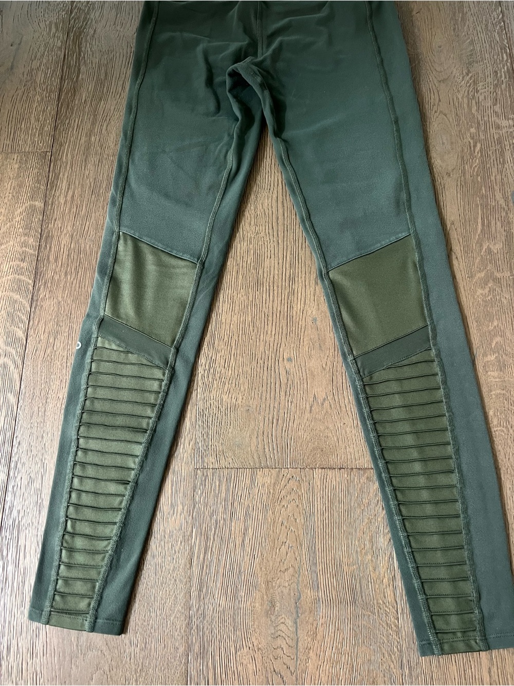 ❤️ ALO Yoga Olive Green Moto Panel Leggings